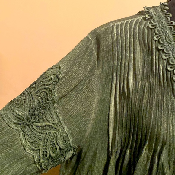 Top - Picture 3 of 6